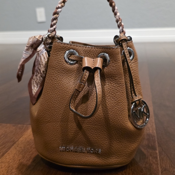 Michael Kors Tan Leather Bucket Bag - Picture 2 of 8